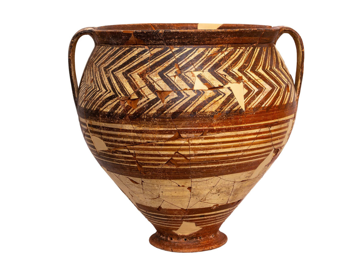 Krater vessel from the Mycenaean cemetery at Eptastomo. Source: Cyclades Ephorate of Antiquities.