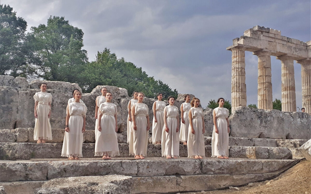 Snapshot of the opening ceremony of the 7th Nemean Games. The Lyceum of Greek Women of Kiato (photo: MOCAS).