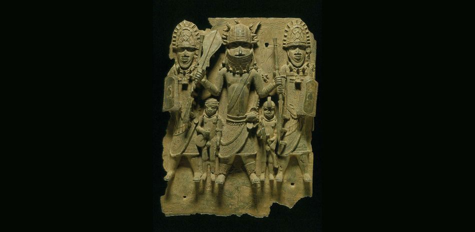 Relief plaque depicting a king (oba) with four attendants, 16th century © Staatliche Museen zu Berlin, Ethnologisches Museum / Claudia Obrocki.