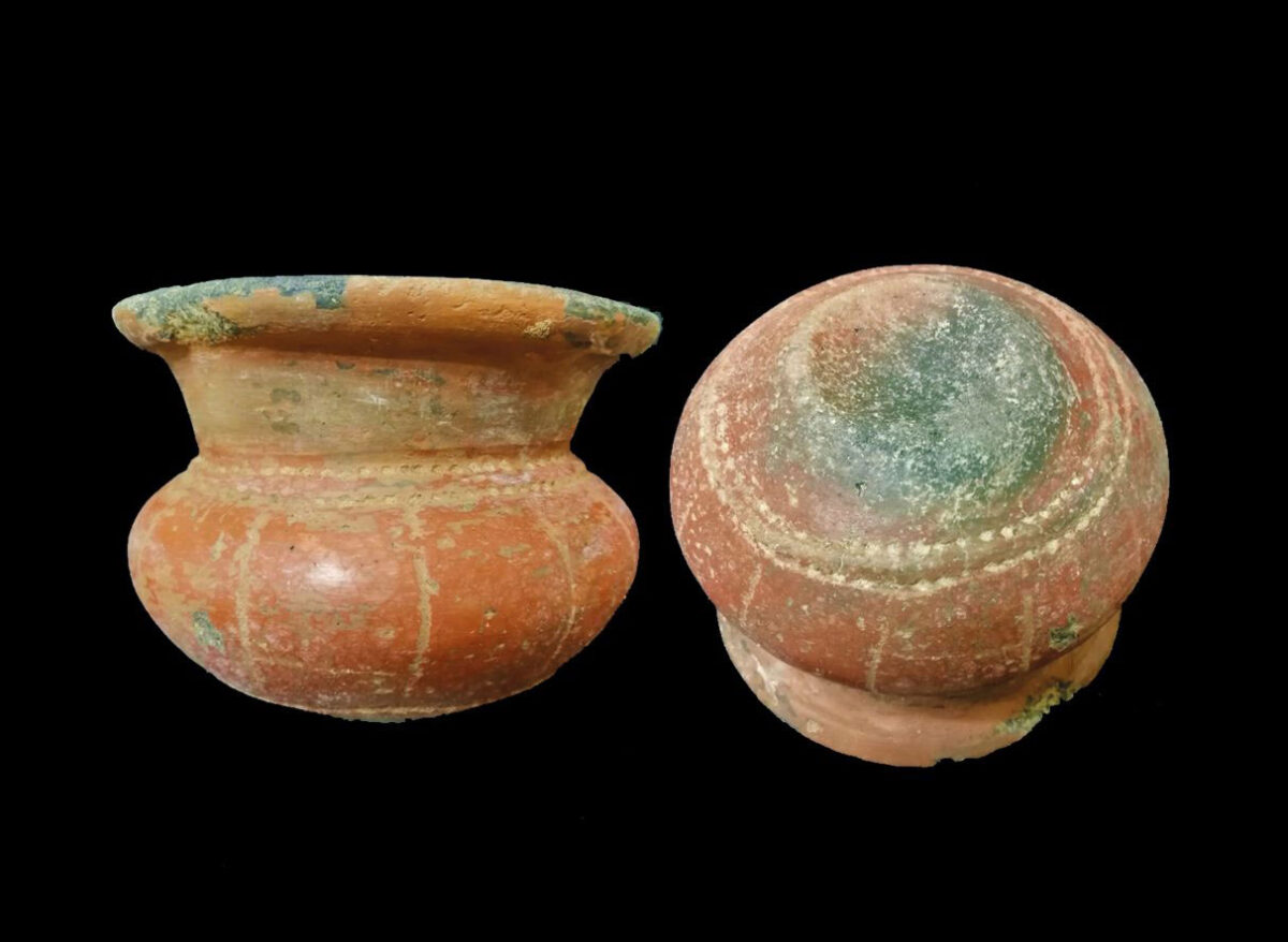 The 13 cm high cacao pot dated to the Late Preclassical period (300 BCE-250 CE).