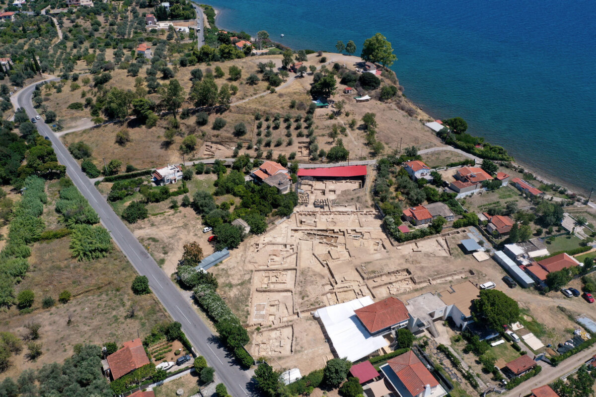 The excavation of the temple of Artemis Amarysia at Amarynthos. Image credit: MOCAS.