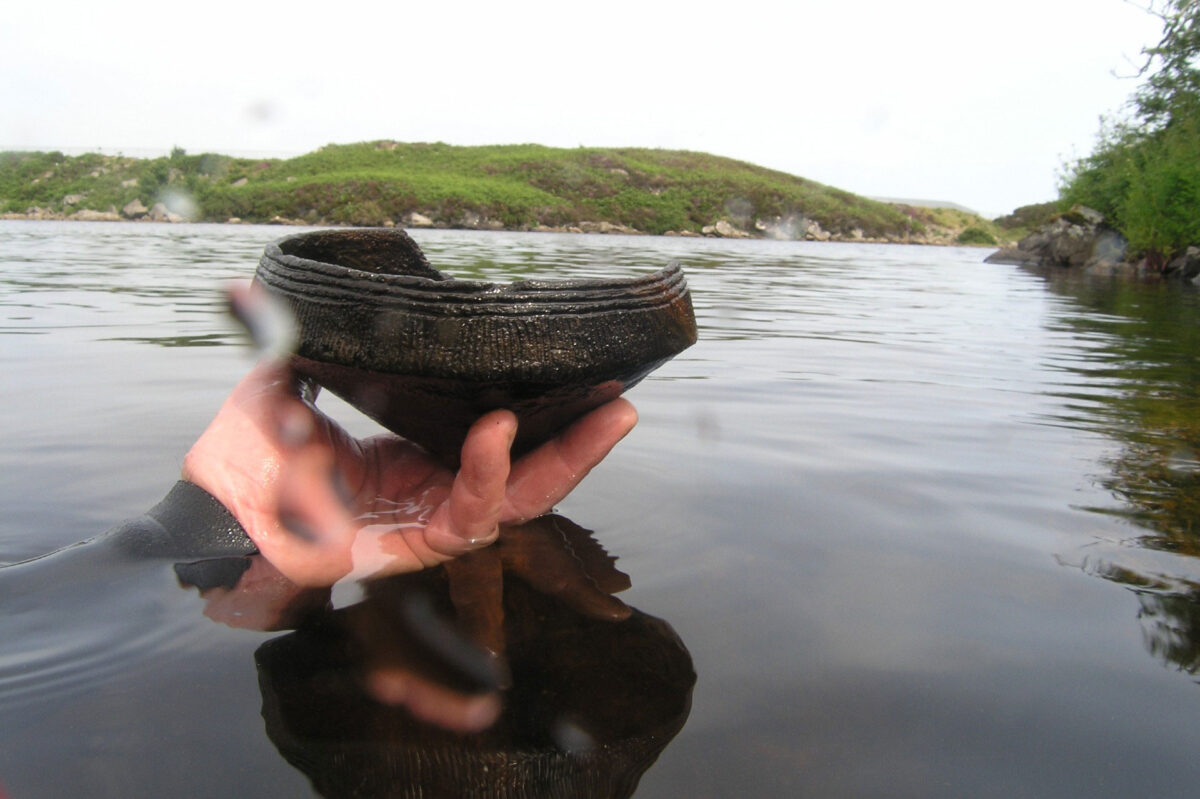 One of the first pots to be discovered, an Unstan Bowl from Loch Arnish. Previously published in: Garrow, D., & Sturt, F. (2019). Neolithic crannogs: Rethinking settlement, monumentality and deposition in the Outer Hebrides and beyond. Antiquity, 93(369), 664-684. doi:10.15184/aqy.2019.41. Image credit : 
Chris Murray