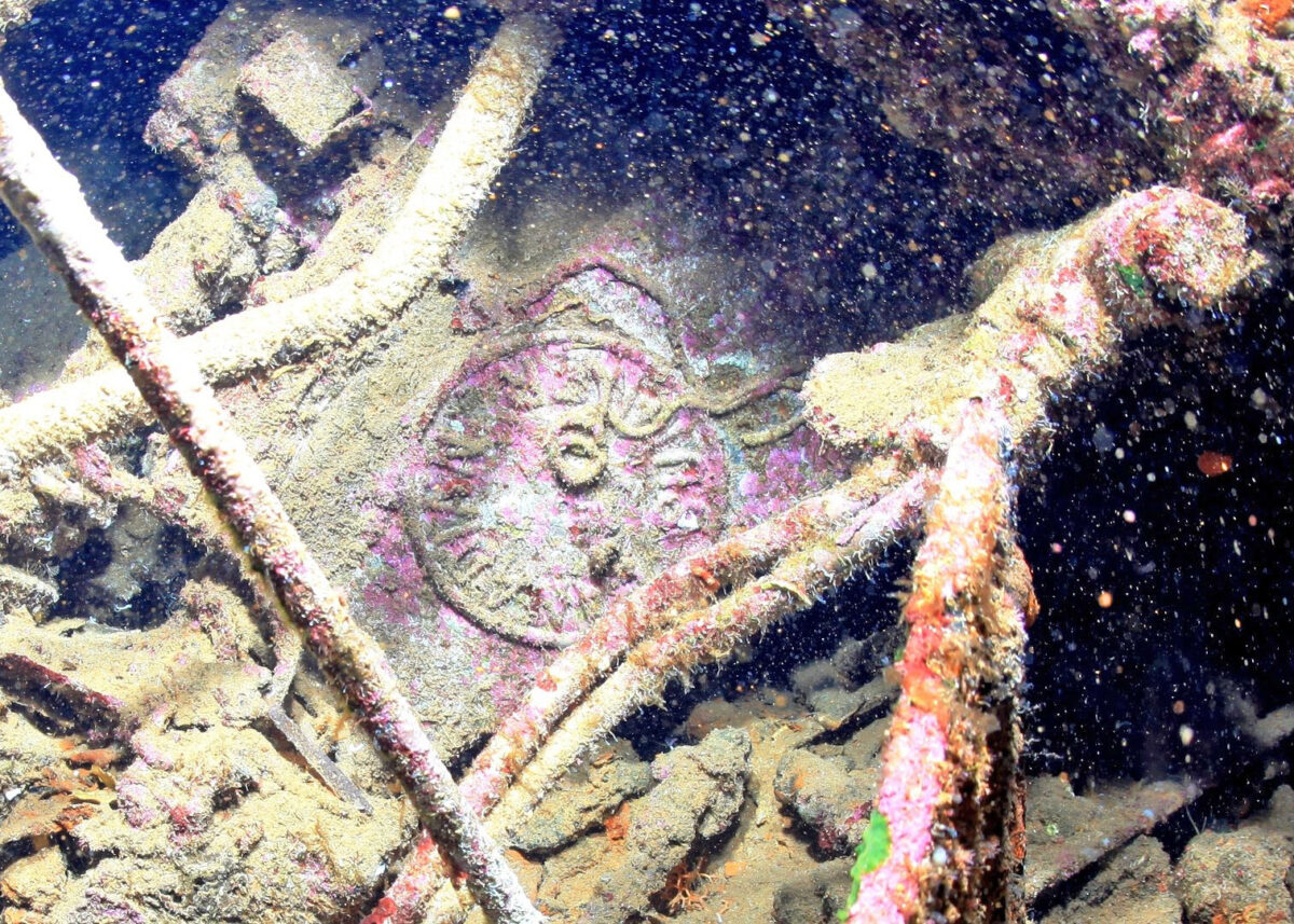 A detail showing the stamp from the ship’s helm inside the stern. Source of image: Kostas Thoktaridis archive  