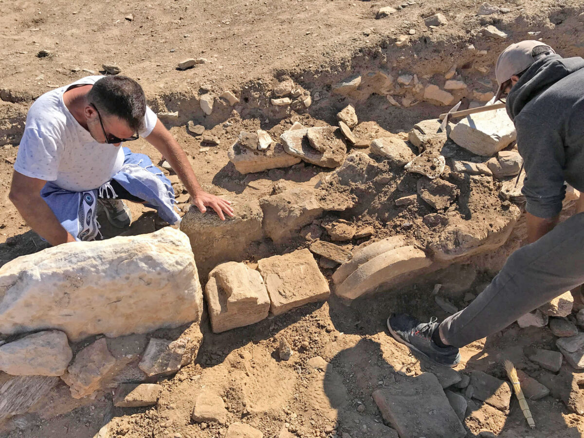 Archaic seated statue and marble votive base of the Archaic period as found inside a later wall outside the sanctuary’s enclosure (Image source source: MOCAS)