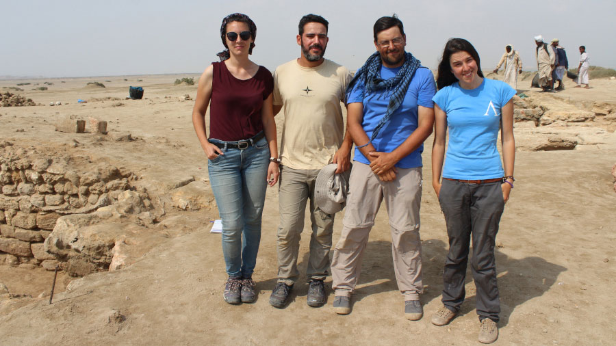 Research team. From left to right: Delia Eguiluz Maestro, Joan Oller Guzmán, David Fernández Abella and Vanesa Trevín Pita. Photo credits: The Berenike Project/Sikait Project