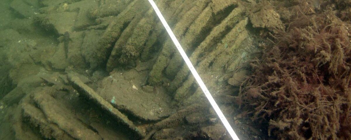 In 2003, the Skaftö wreck was found at the bottom of the sea off Lysekil, north of Gothenburg. The photo shows the Copper ingots. Photo: Jens Lindström/Bohusläns museum