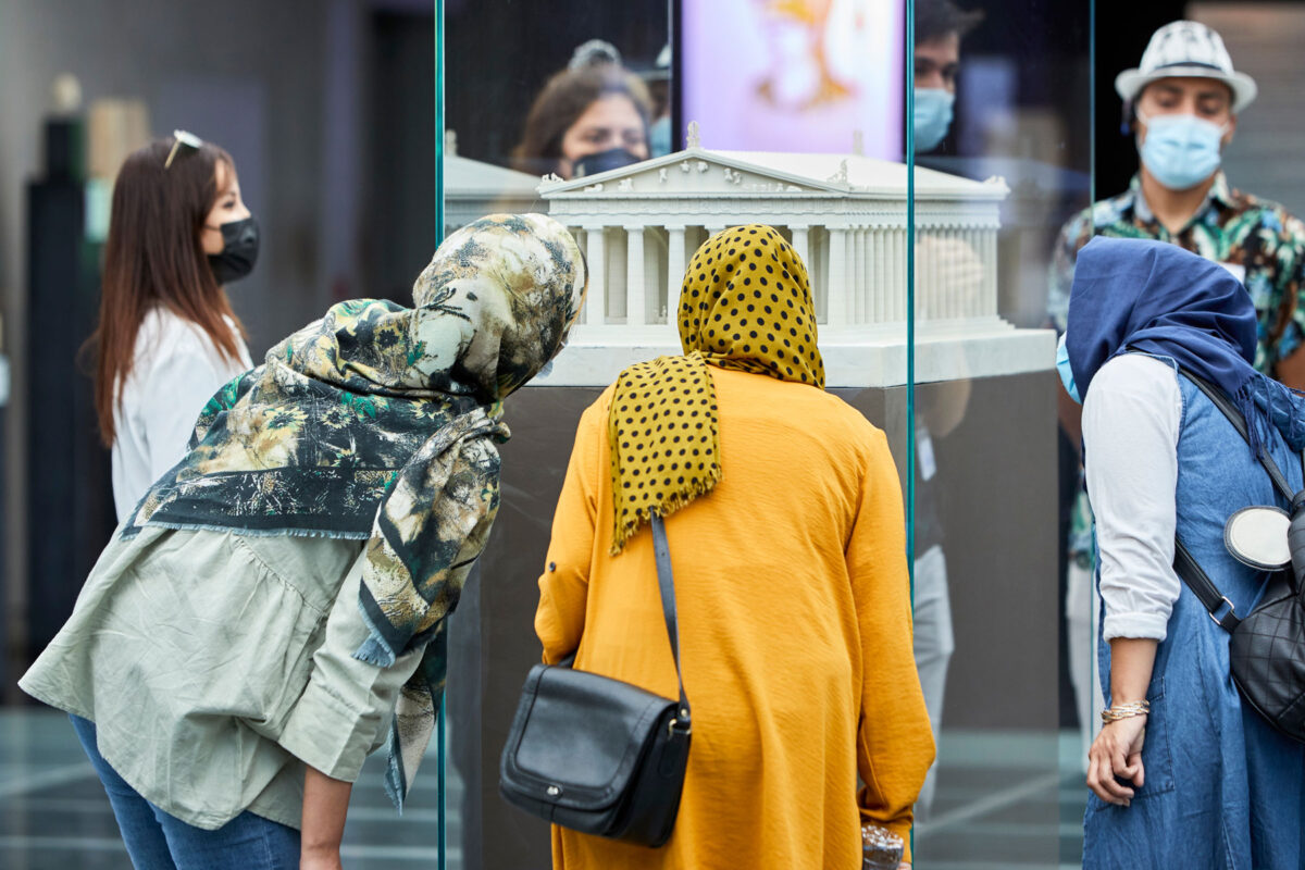 Snapshot of the Acropolis Museum’s programme for refugees and immigrants. Image: George Vitsaropoulos. 