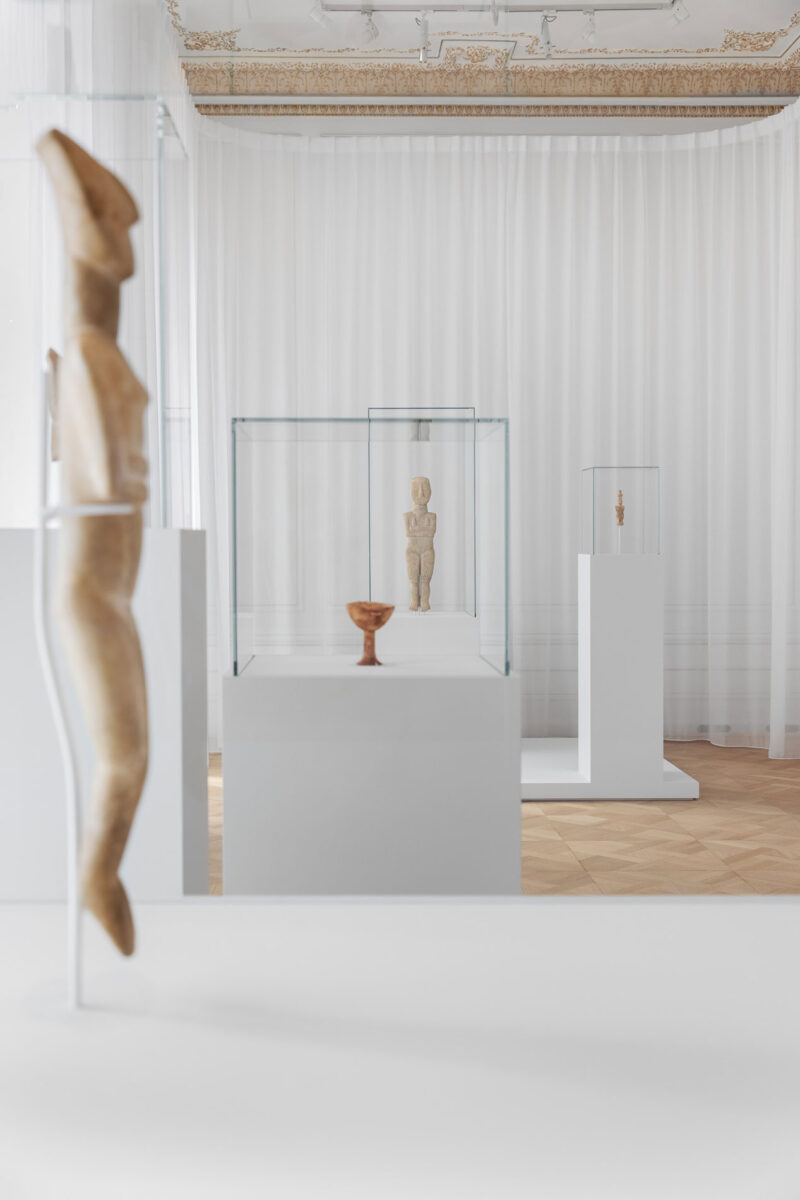 View of the exhibition. Image: Paris Tavitian © Museum of Cycladic Art 