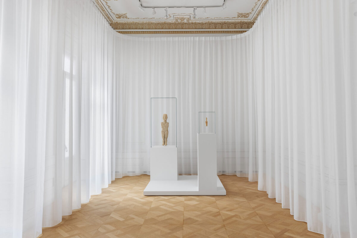 View of the exhibition. Image: Paris Tavitian © Museum of Cycladic Art 