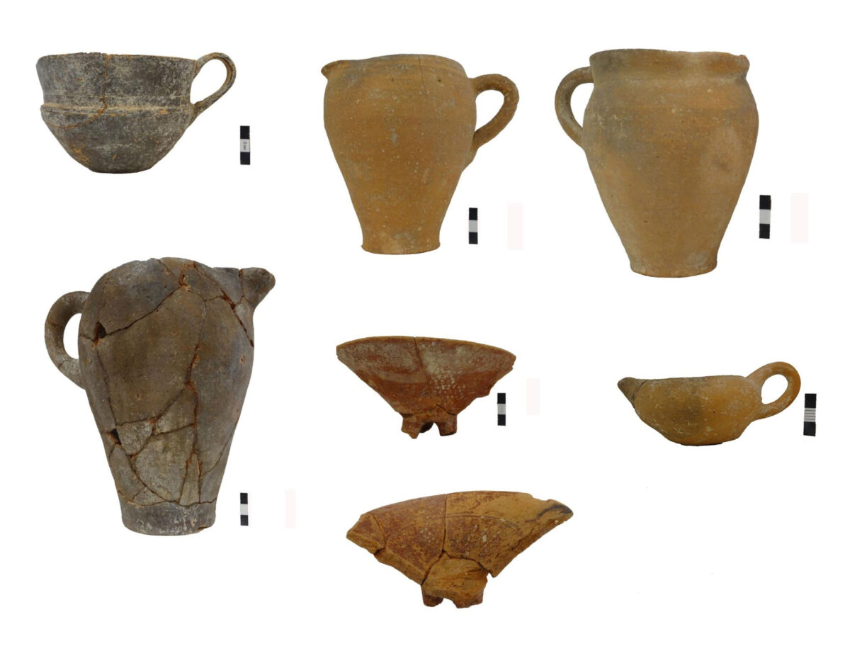 The vessels that accompanied the find. (Image: AMNA/ Petras Excavation Archives)