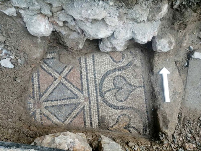The mosaic uncovered in the Plateia Theatrou (image: MOCAS)