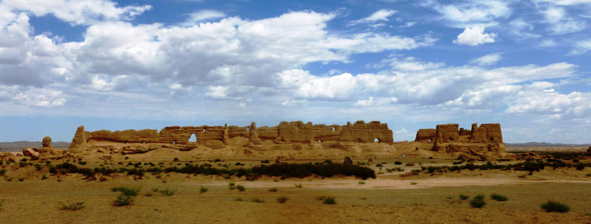 The main Han Dynasty granary between Dunhuang and the Jade Gate - an important supply center for the ancient Silk Routes. Image source: Wikimedia Commons. Photo by: John Hill. This file is licensed under the Creative Commons Attribution-Share Alike 3.0 Unported license.
