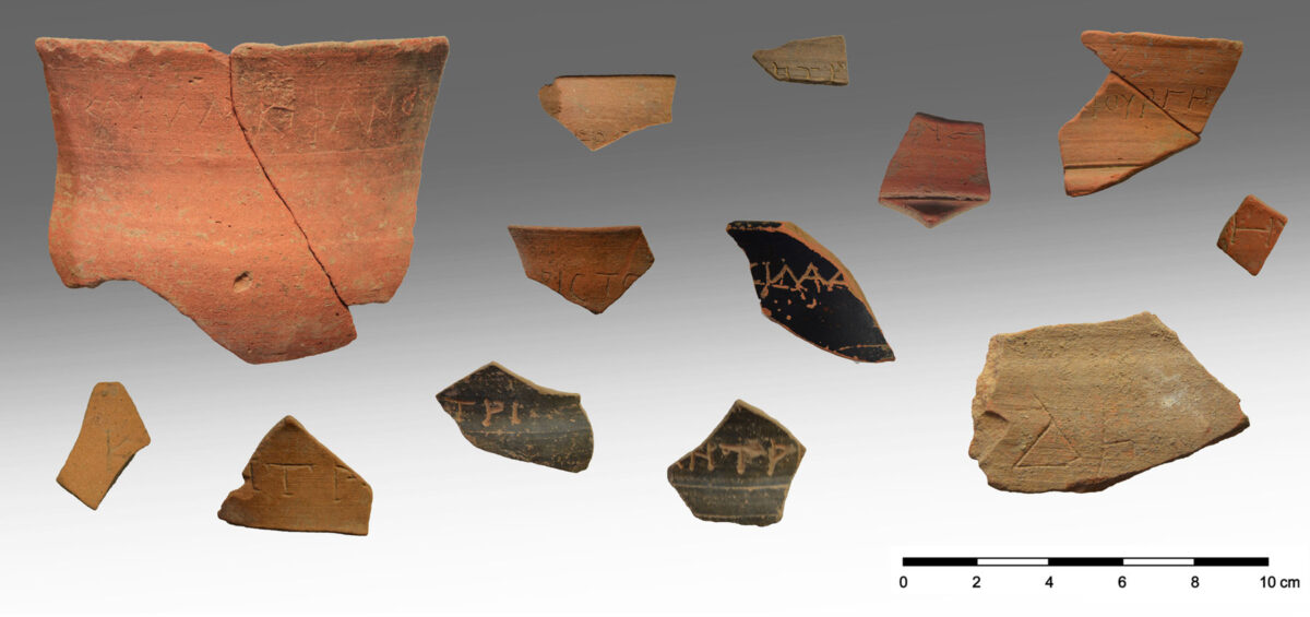 Fig. 27. Graffiti on ceremonial drinking vessels from the interior of Buildings 3 and 4 and from the 