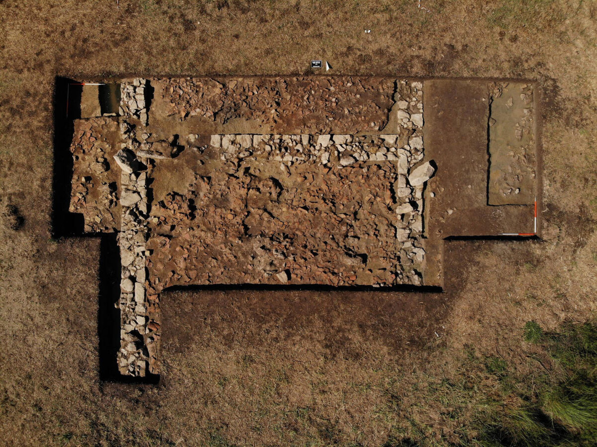 The excavations undertaken in the autumn of 2022 revealed parts of the foundations of a structure that was 9.4 meters wide and had carefully positioned walls with a thickness of 0.8 meters. photo/©: Dr. Birgitta Eder / Athens Branch of the Austrian Archaeological Institute