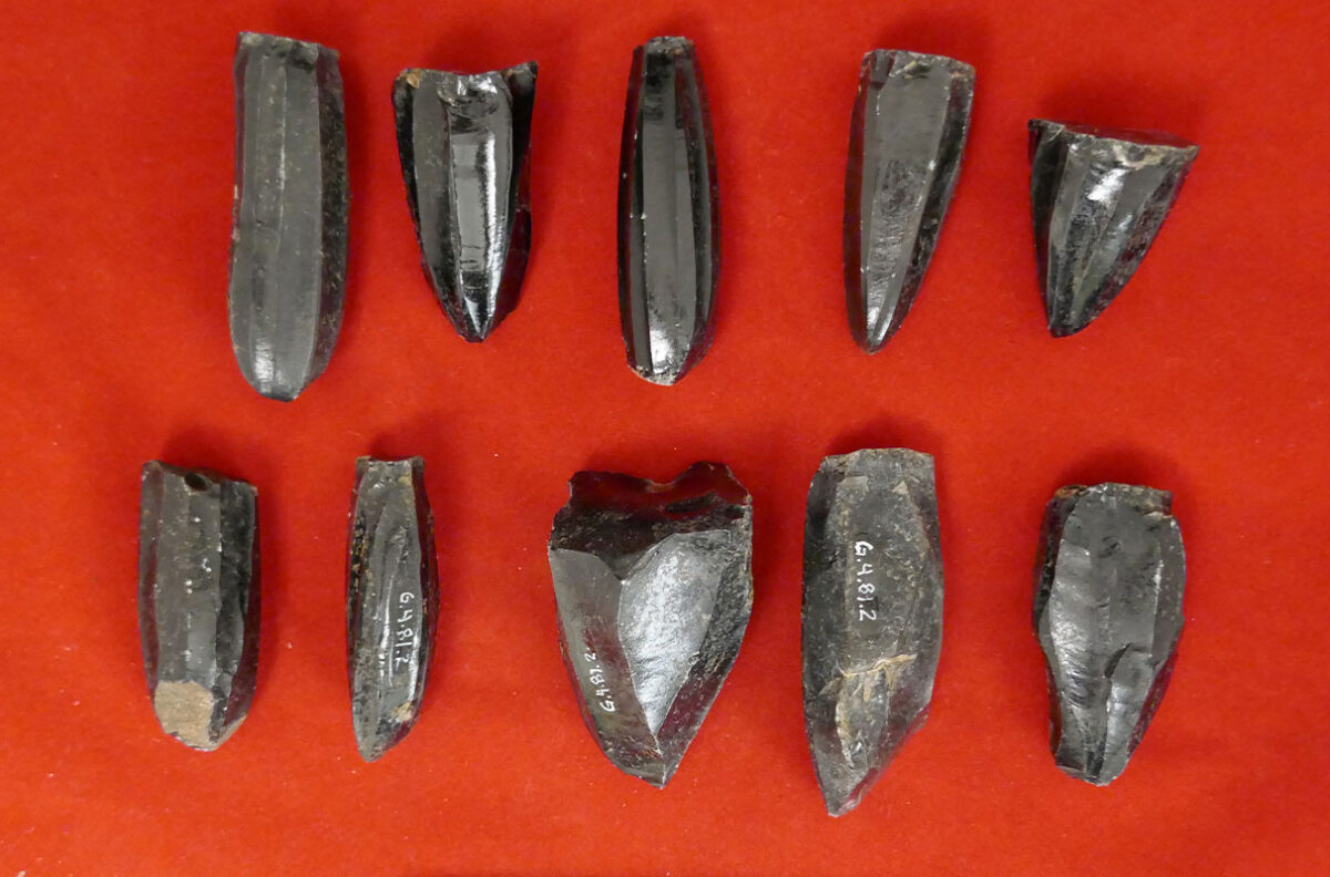 Obsidian collections from the site of Q'umarkaj and the surrounding region.