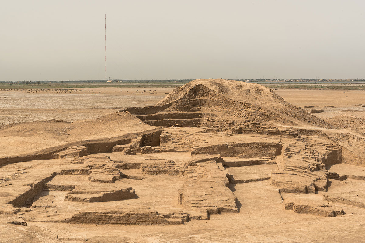 The Temple of Ningirsu on Tell A, Girsu. 2,100 BCE: a view of the British
Museum team’s excavations and in the background a 19th century spoil heap towering
above the archaeological remains. Photo by Dani Tagen © The Girsu Project.