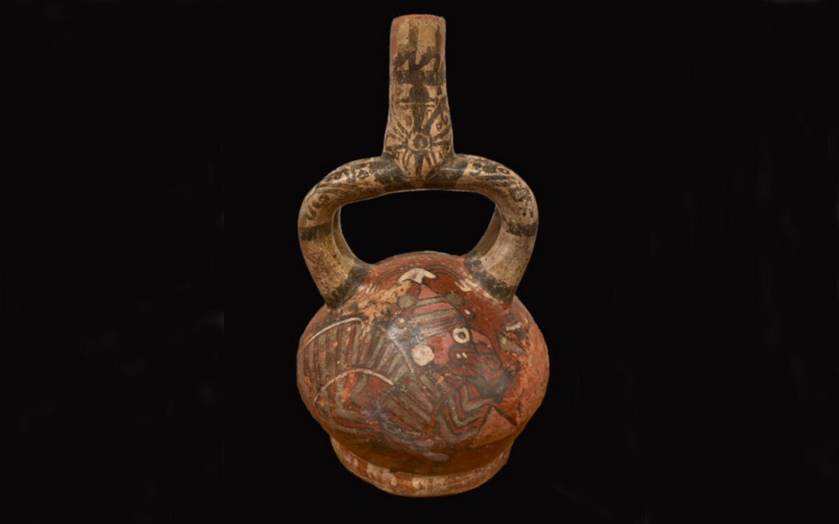 A ceramic vessel from the Moche region of northern Peru with Wari-influenced pigments and decoration techniques. Photo courtesy of the Field Museum anthropology collections (FM 2959.171668)