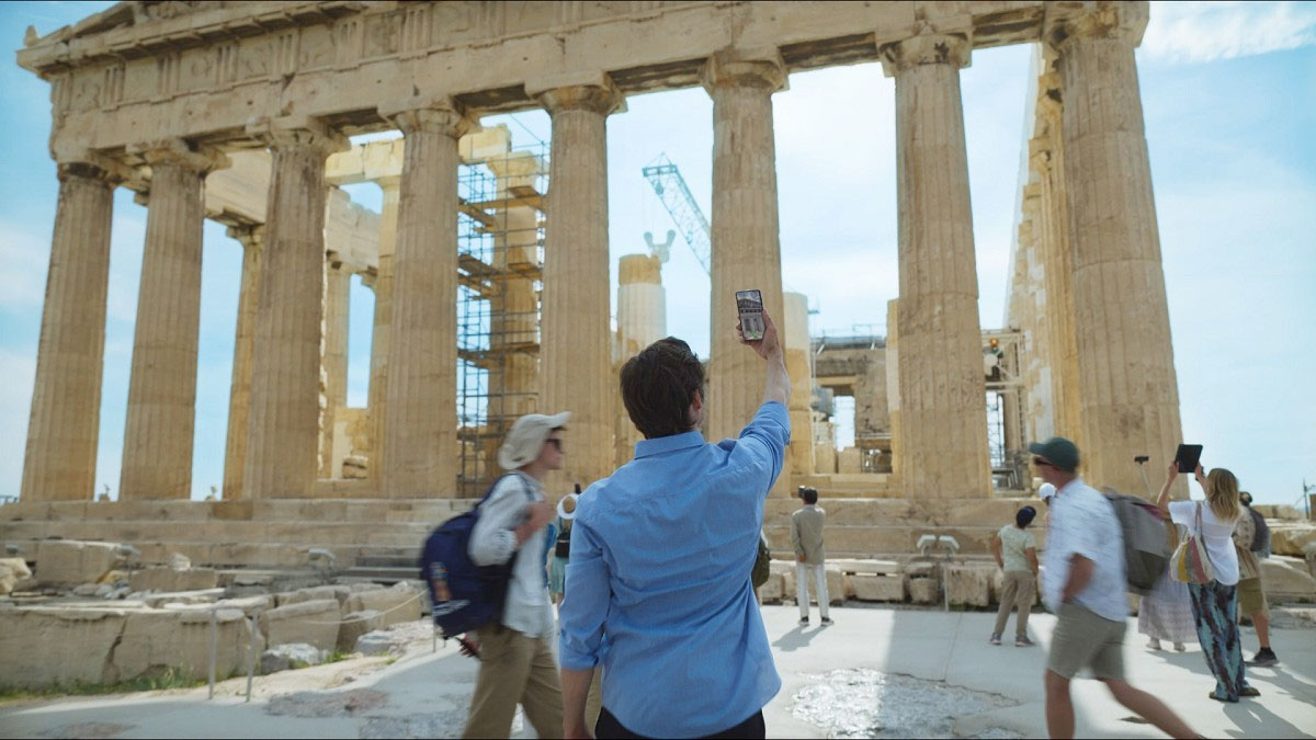With the help of augmented reality, the virtual digital representations are projected dynamically and accurately upon the modern image of the monuments. Image credit: Ministry of Culture and Sports. 