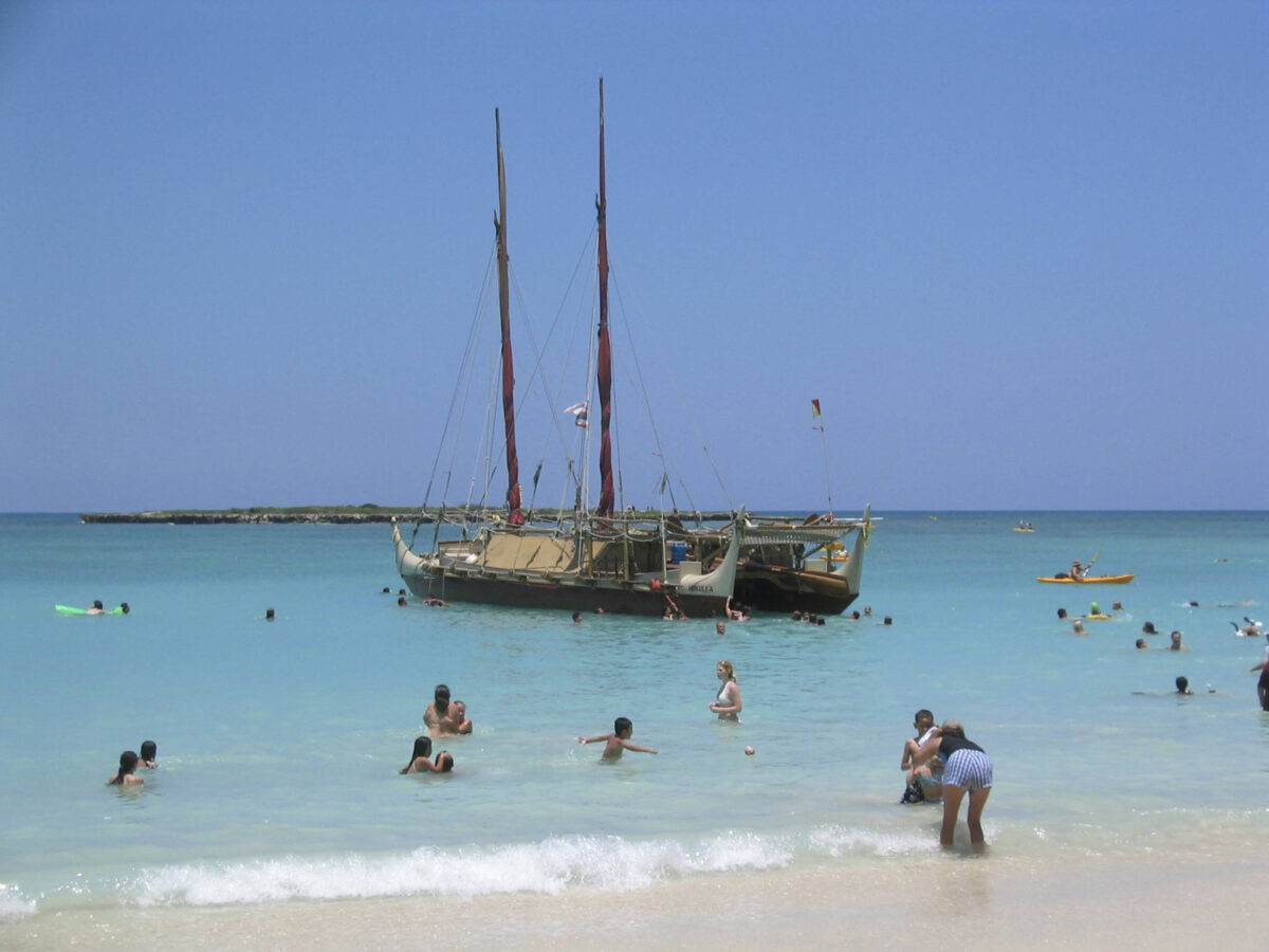 Contemporary replica of a Polynesian double-hulled voyaging canoe.
Photo: Shihmei Barger 舒詩玫, CC BY-NC-ND