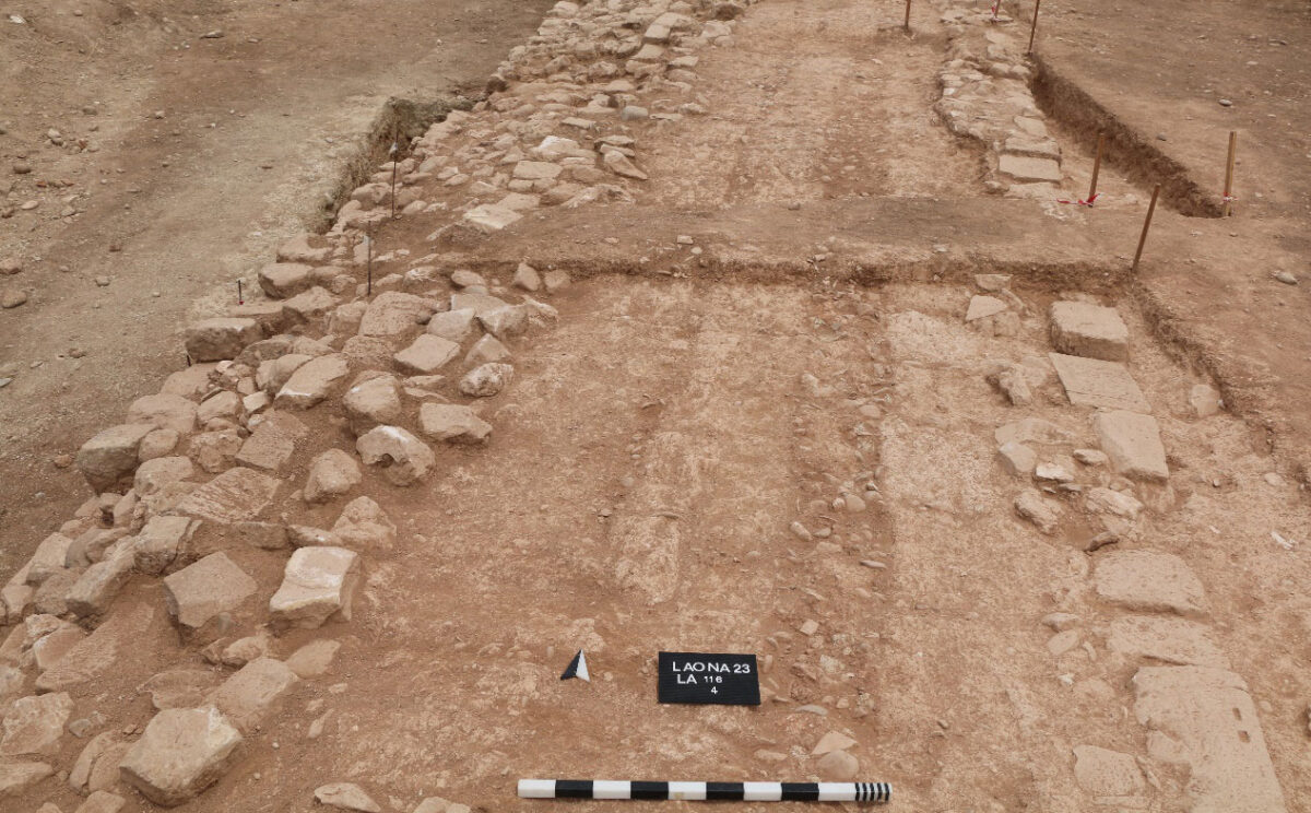 Fig. 11. South part of the wall with 3 parallel rows of mudbrick between the masonry. 