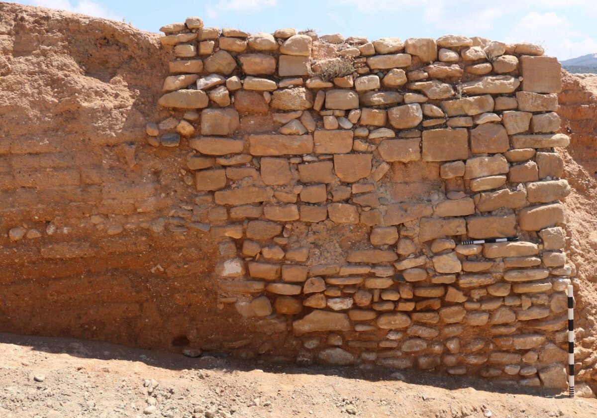 Fig. 3. Surviving stone façade of a mudbrick wall. 