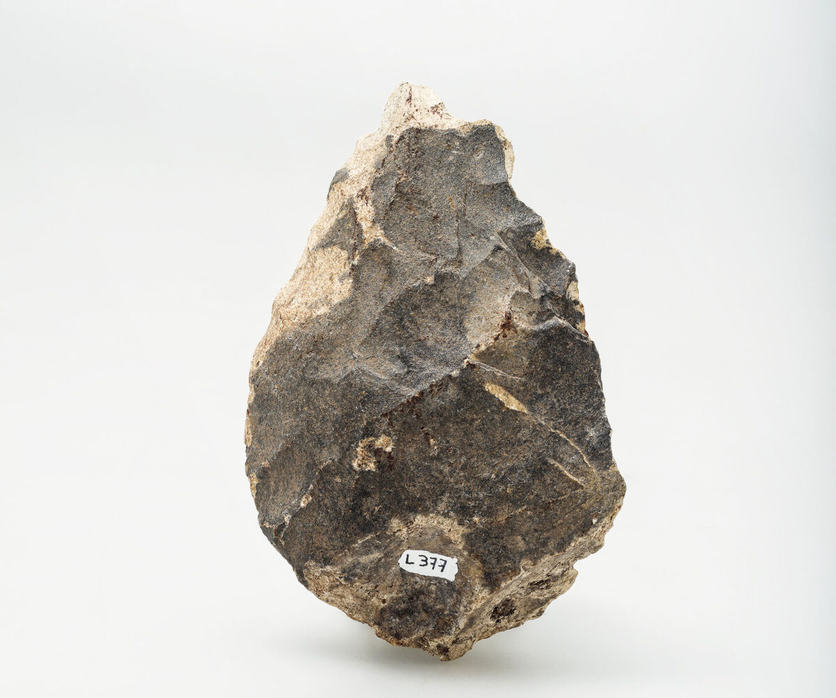 Handaxe on a flake with a small break on the tip, Lisvori-Hot Springs, Lesbos, Greece. Minimum age 300,000–200,000 years. Diagenetic chert. University of Crete excavation. © Ephorate of Antiquities of Lesbos, Archaeological Museum of Mytilene, accession no. ΠΛΘ55. Photo byVassilisTsonis.