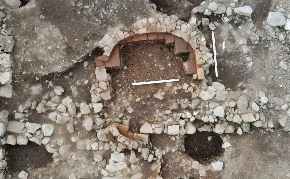 Remains of a kiln for firing pottery vessels, probably amphorae. Photo: Oskar Kubrak / PCMA UW.
