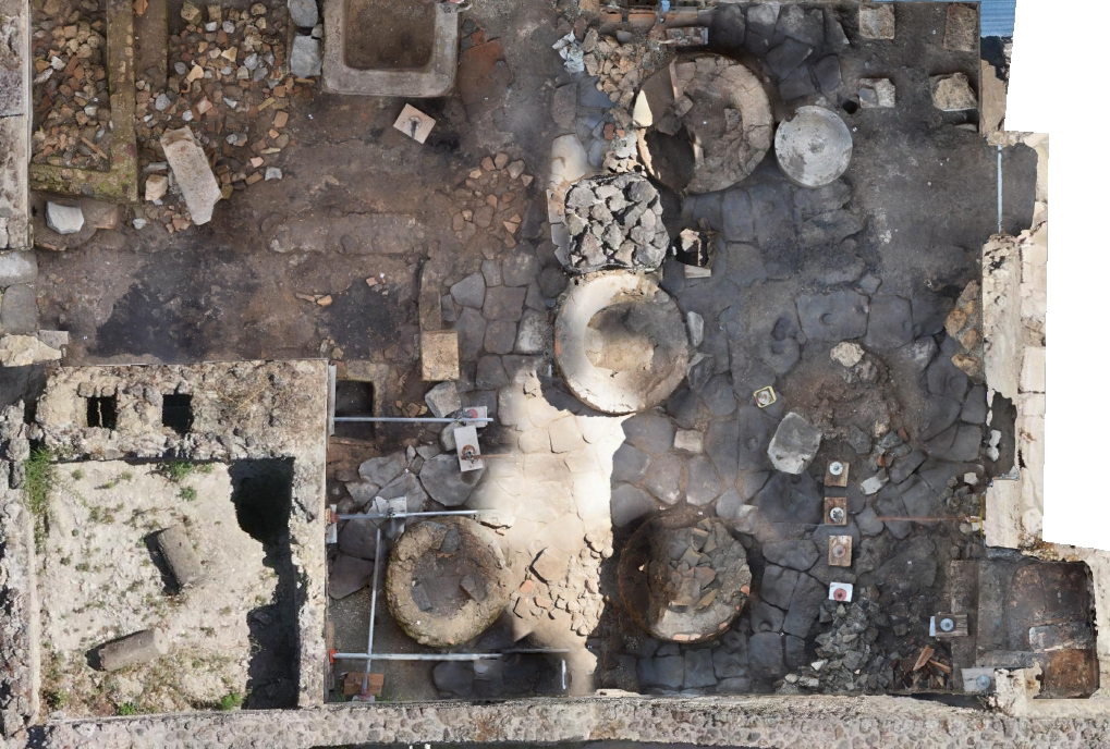 The workspace has emerged in Region IX, Insula 10, where excavations are underway as part of a larger project to secure and consolidate the slopes that form the edge of the unexcavated areas of the ancient city of Pompeii. Image: Pompeii sites. 