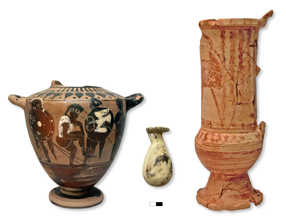 Offerings, vases. Credit: ESAG