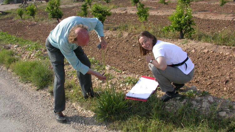 Dr John Hodgson and Dr Carol Palmer in the field collecting data. Image credit: University of Sheffield.
