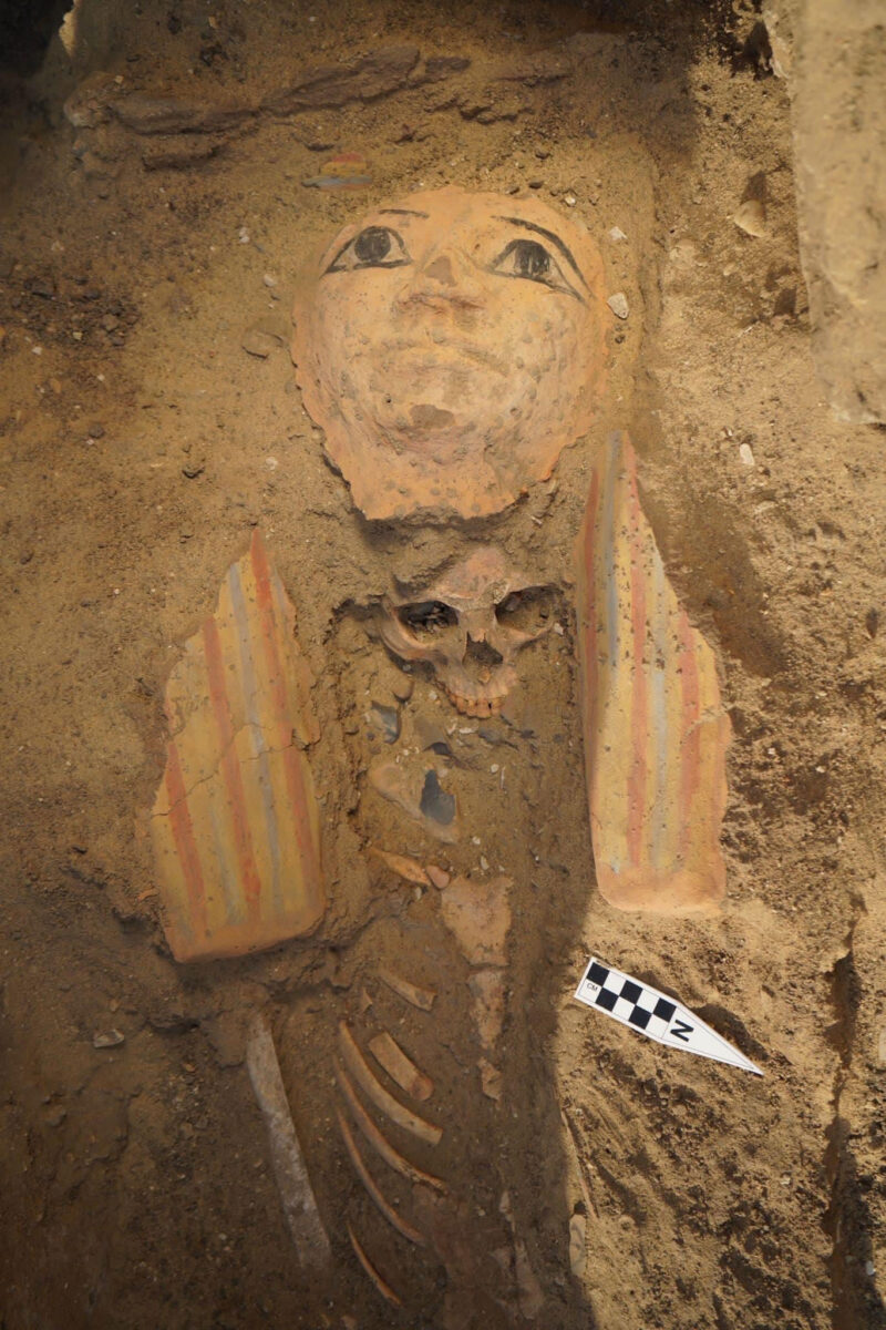 The remains of a man still covered with a funerary mask, Saqqara 2024. Source: MoTA Egypt.