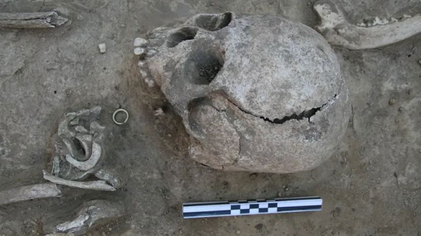 Grave of two children from Migration Period in Czulice
