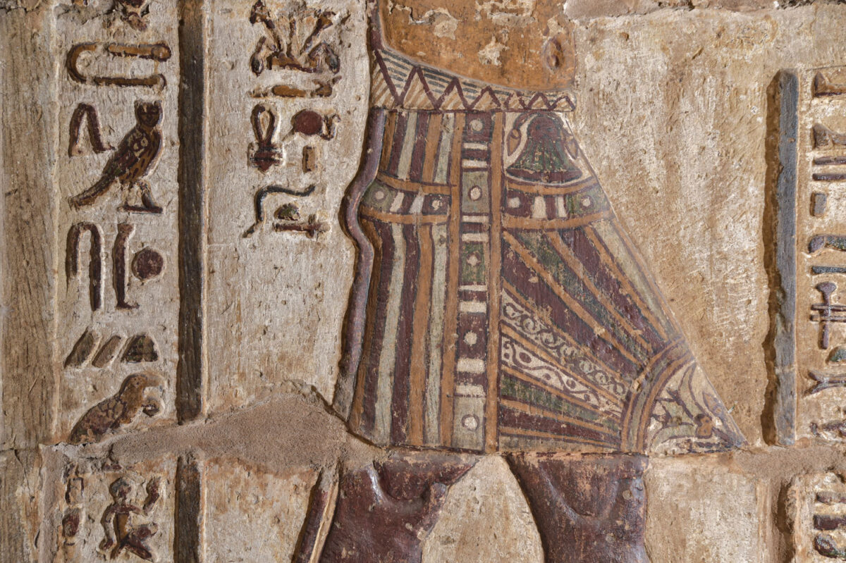 The king’s apron with plant decoration. The papyrus (top) is the emblem of Lower Egypt and the lily (bottom) the emblem of Upper Egypt. Photo: Ahmed Amin Copyright: Ministry of Tourism and Antiquities