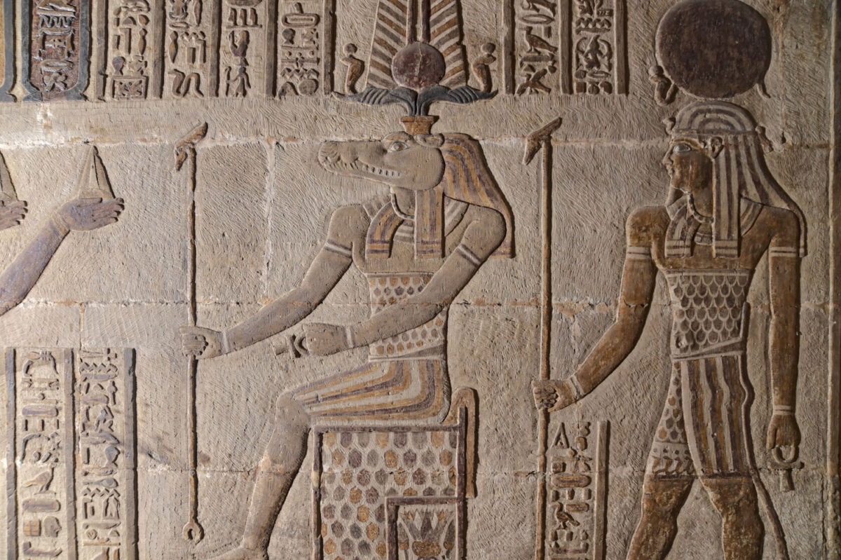 The local crocodile god Shemanefer with many fine details painted on his crown, wig, apron and throne. Photo: Ahmed Amin Copyright: Ministry of Tourism and Antiquities