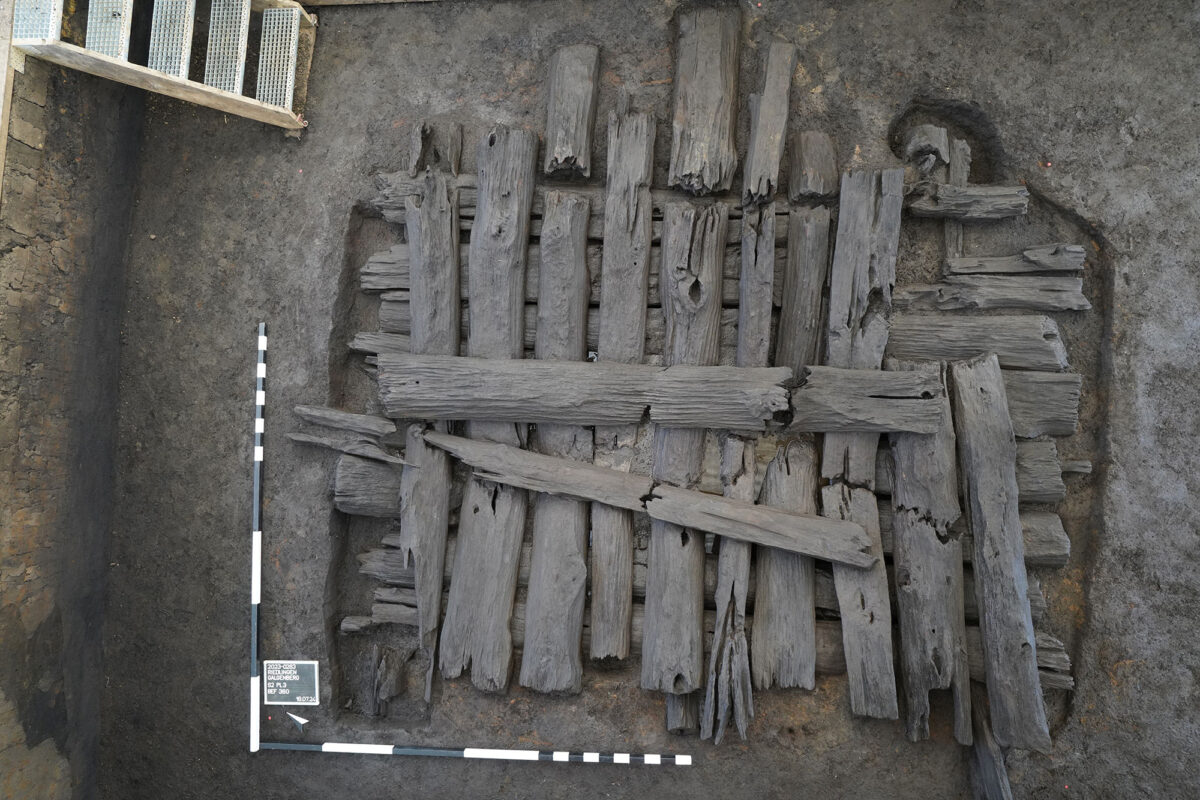 Fig. 10. Overview photo of the excavated burial chamber. Credit: Landesamt für Denkmalpflege im Regierungspräsidium Stuttgart / Jörn Heimann