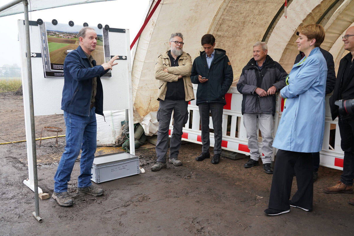 Fig. 2. Presentation of the Early Celtic burial chamber. Credit: LAD / Andreas Dubslaff