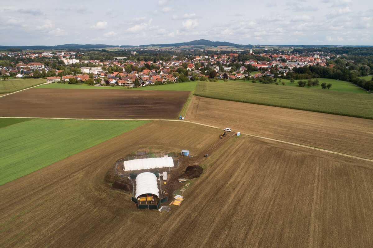 Fig. 7. Drone shot with the excavation site in the foreground, Riedlingen in the middle ground and the Bussen in the background. Credit: Landesamt für Denkmalpflege im Regierungspräsidium Stuttgart / Quentin Sueur