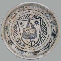 Cup with written decoration of a coat of arms.