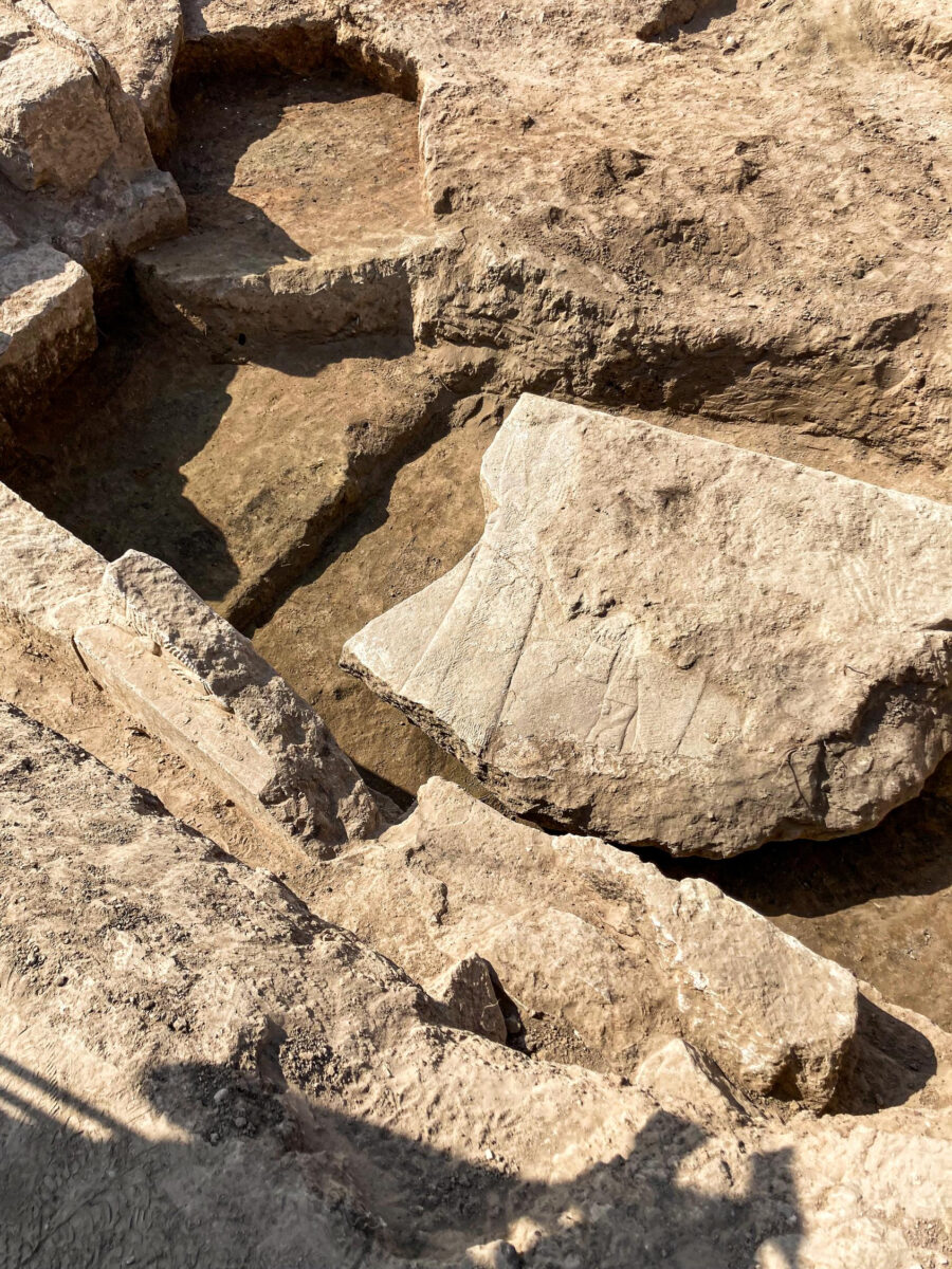 Fragment of the discovered relief. Image credit : Schmitt