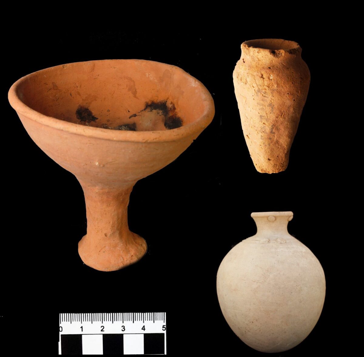 4.	Qubbet el-Hawa. Pottery vessels. Source. MoTA Egypt.