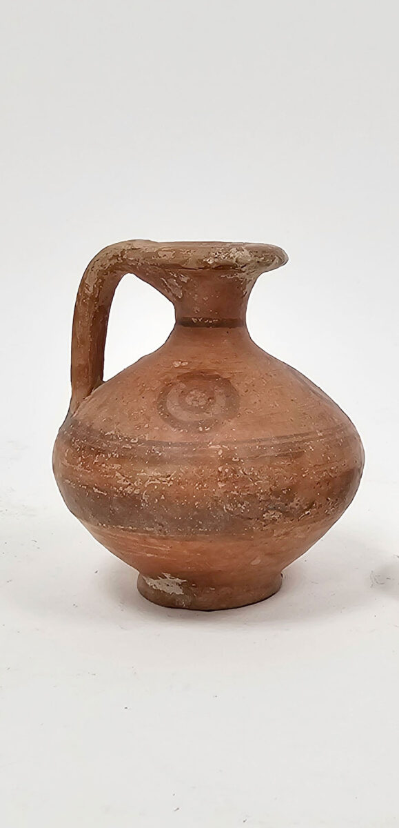 The antiquity, a ceramic juglet of Black-on-Red II (V) ware approximately 7 cm in height, was safely transported to the Cyprus High Commission in London, where it will be temporarily kept until its transfer to Cyprus by staff of the Department of Antiquities.