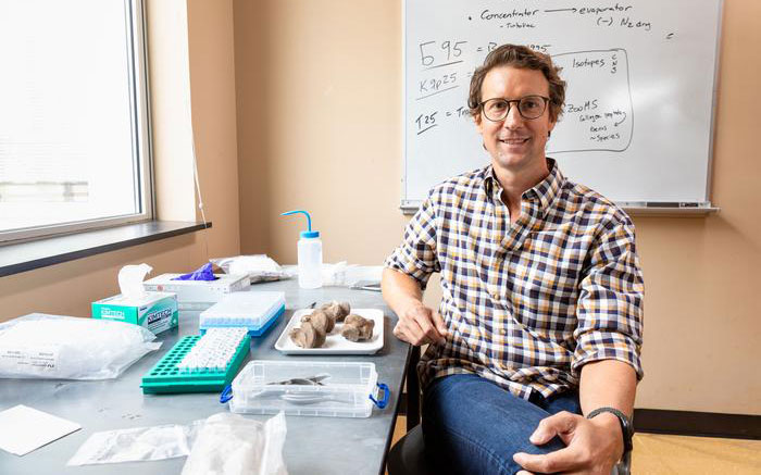 How did Bronze Age plague spread?